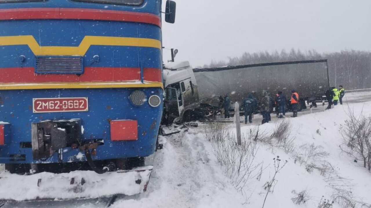 В Альметьевском районе водитель фуры сломал ног...