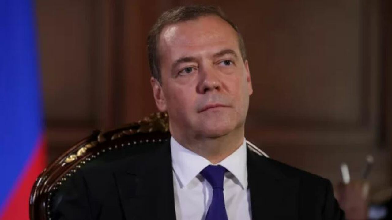 Медведев ответил на заявление Зеленского о безопасности в Москве на День Победы Бывший президент РФ назвал заявление украинског...