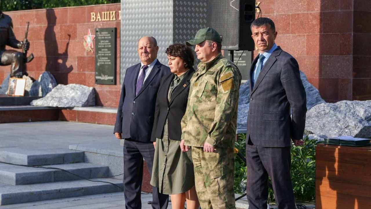 В Альметьевске на площади Памяти состоялся мити...