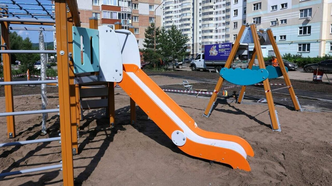 В Альметьевске продолжается благоустройство дворов в рамках программы «Наш двор» В микрорайоне «Западные ворота» города Альметье...