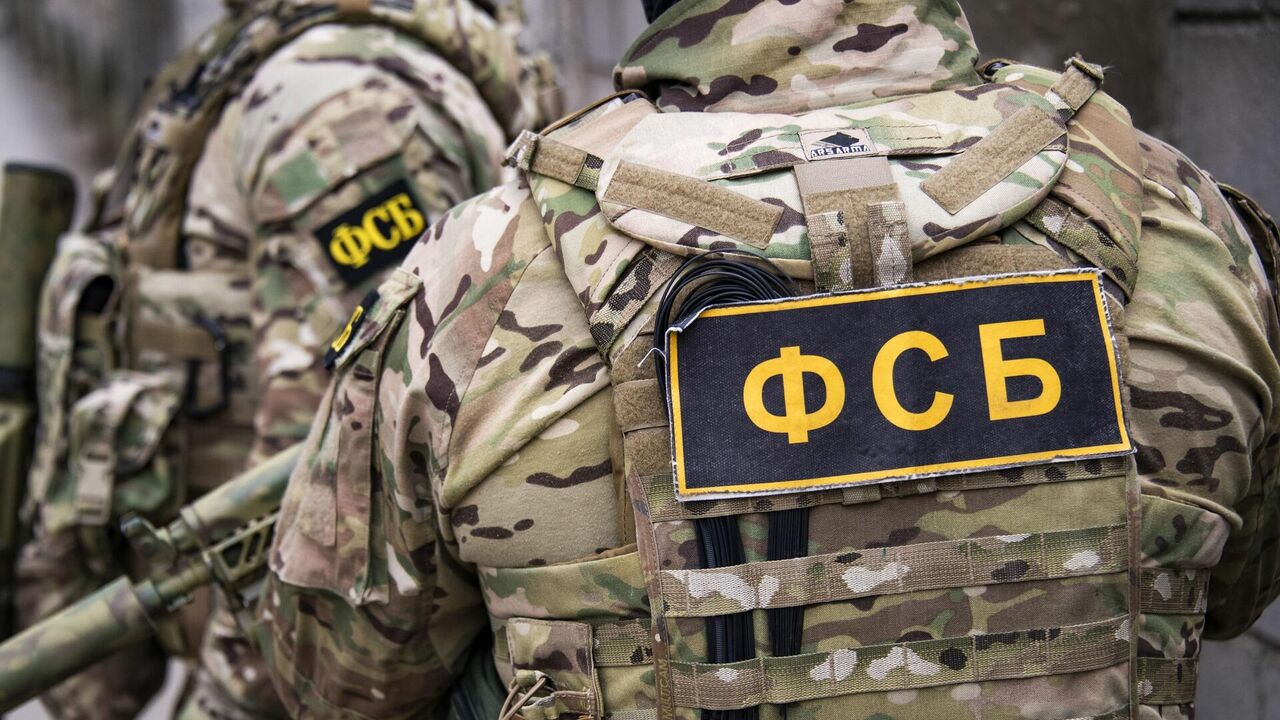 Сотрудники ФСБ нашли крупный схрон ВСУ в Курахово для диверсий на День Победы В Курахово сотрудники ФСБ России по ДНР совмест...