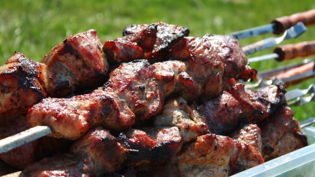 Грузинский шашлык: секреты маринования, которые делают мясо нежным и вкусным В Грузии процесс приготовления шашлыка — это не...