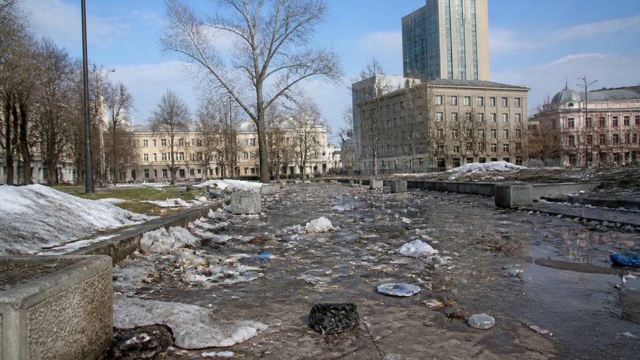 На территории главной площади Казани, где ежего...
