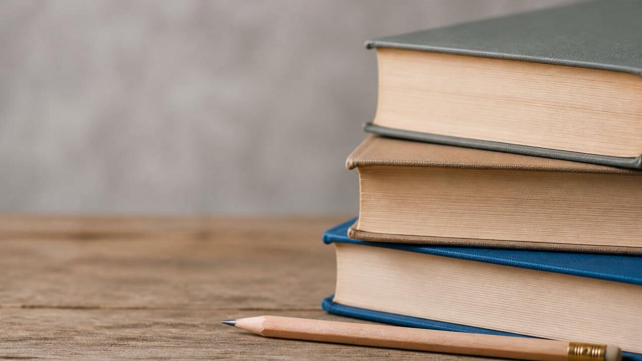 В Татарстане 239 школьных учителей и 100 препод...