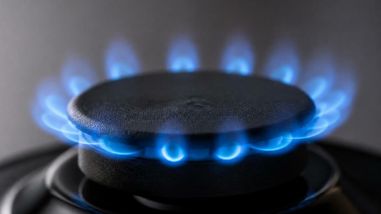 В Набережных Челнах из-за взрыва газа загорелас...