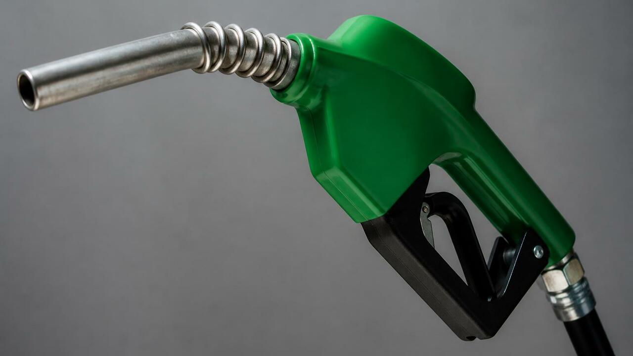 На АЗС в Новороссийске ввели продажу бензина по...