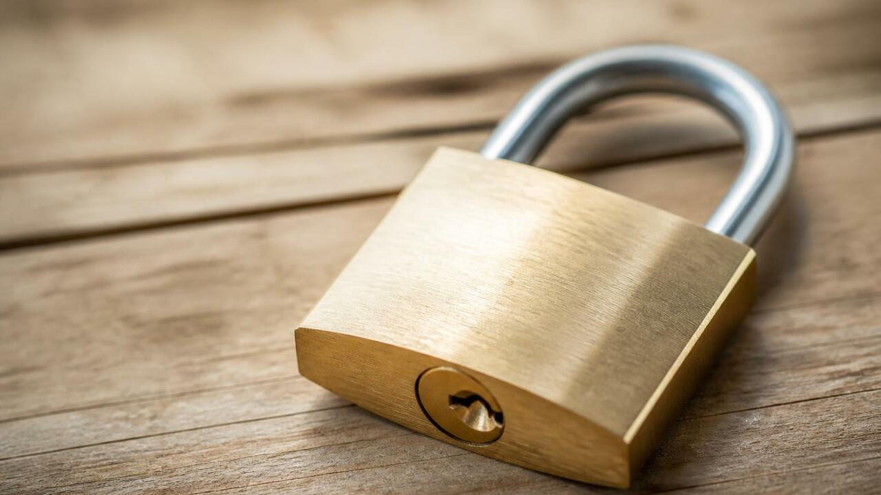 Мошенники начали обманывать татарстанцев от имени муфтия Самигуллина В Татарстане мошенники звонят от имени муфтия К...