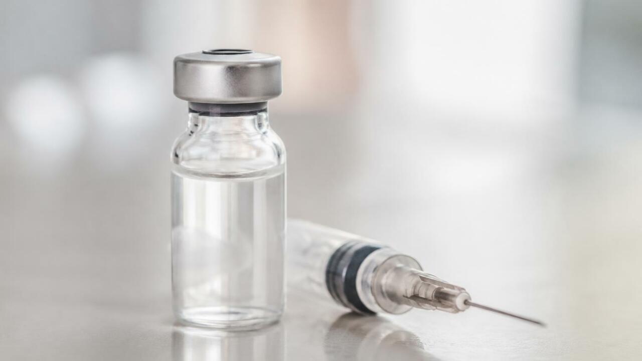 Совет экспертов FDA рекомендовал первую мРНК-ва...