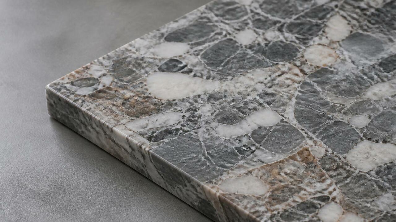 Российские и индийские геологи нашли в граните «замороженную встречу» магм Ученые Камчатки и Индии нашли в граните включен...