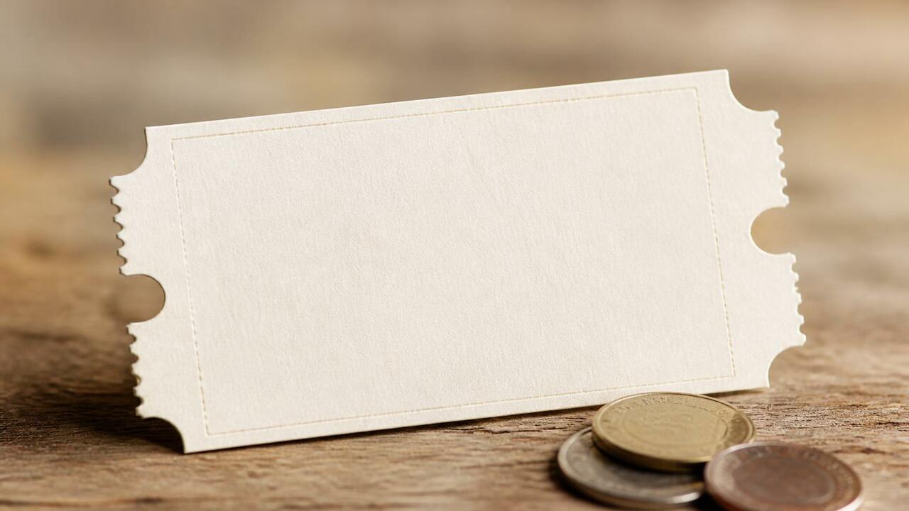 Более 500 зрителей не могут вернуть деньги за концерт Канье Уэста в Петербурге Более 500 зрителей концерта Канье Уэста в Петер...