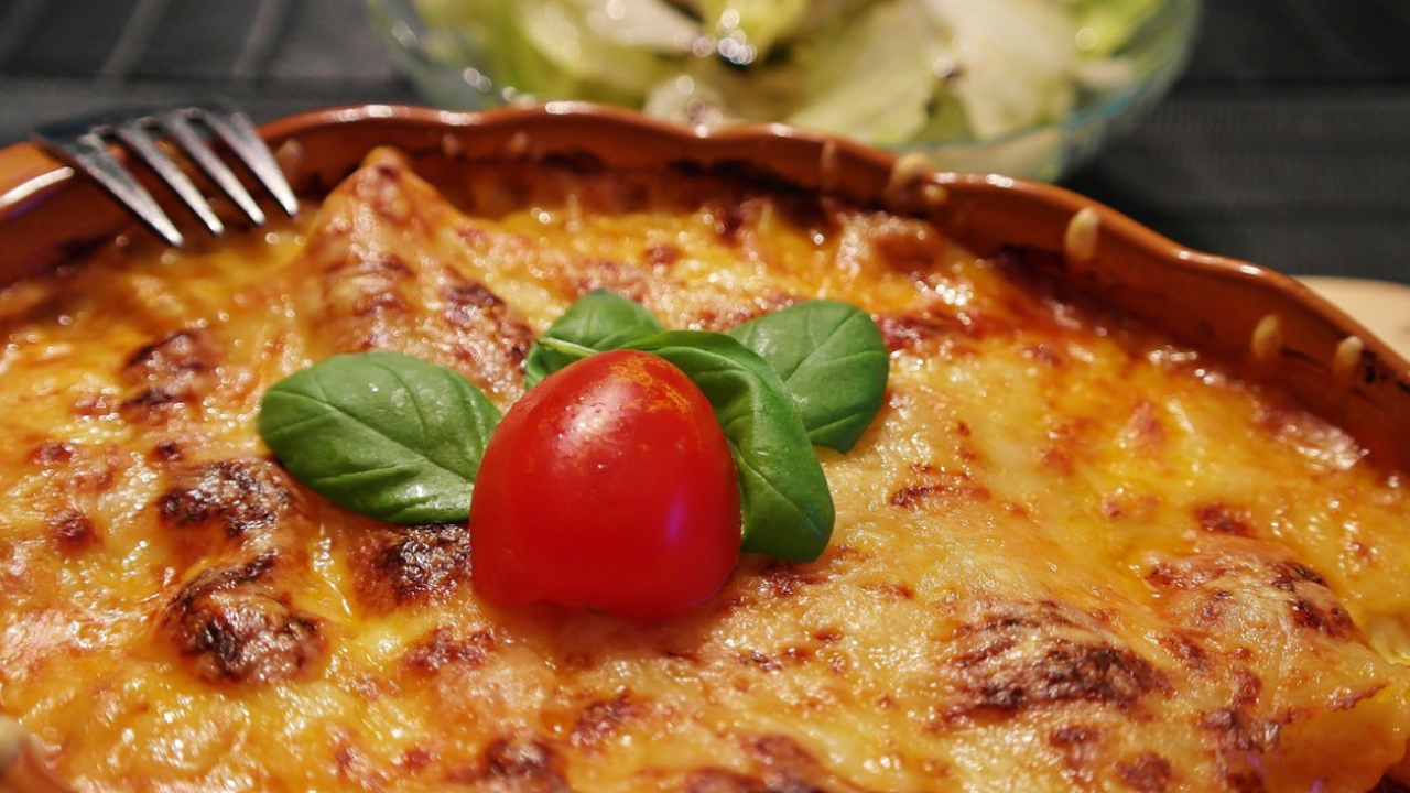 Вкусный ужин за полчаса: рецепт быстрого заливного пирога с мясным фаршем Быстрый и простой заливной пирог с мясным фарше...