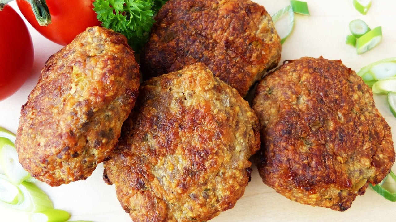 Белорусские "колдуны": легкий и вкусный рецепт, от которого вся семья попросит добавки Колдуны — это одно из самых известных традицион...