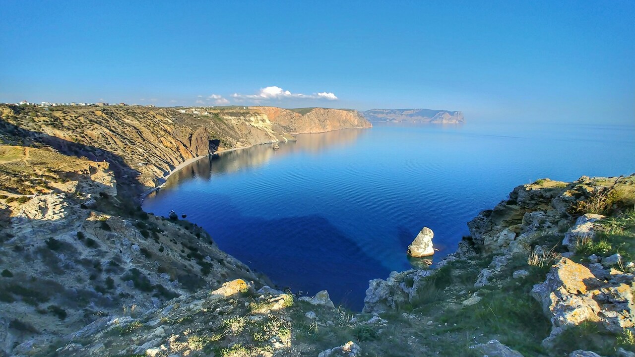 Курорт с чистыми пляжами и голубой водой, который называют русской Италией Хотите насладиться морем, не уступающим итальян...