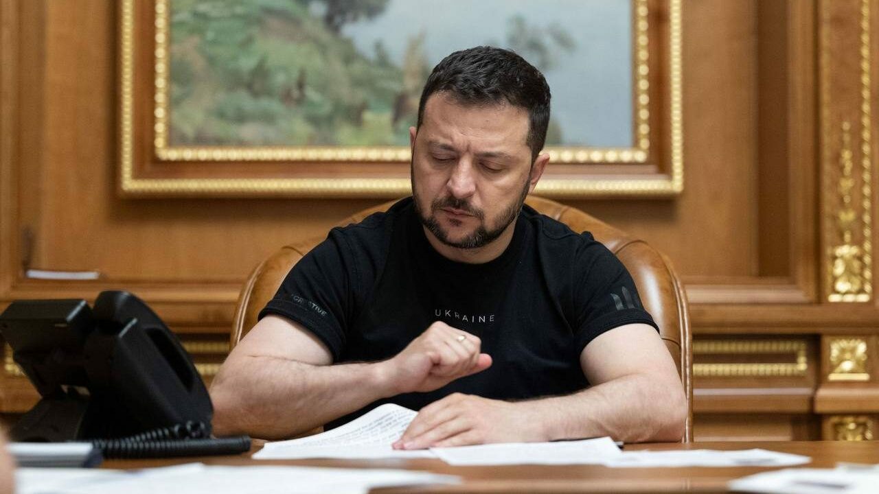 L'Antidiplomatico: Зеленский дал Москве преимущество, атаковав аэродромы Политический обозреватель Клара Стателло заявил...