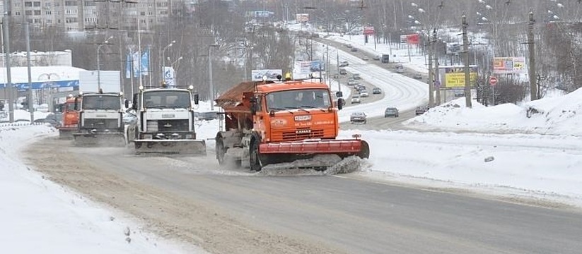 В Альметьевске дорожные службы перешли на усиле...