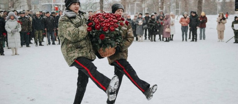 В городе Альметьевске на Площади Памяти состоит...