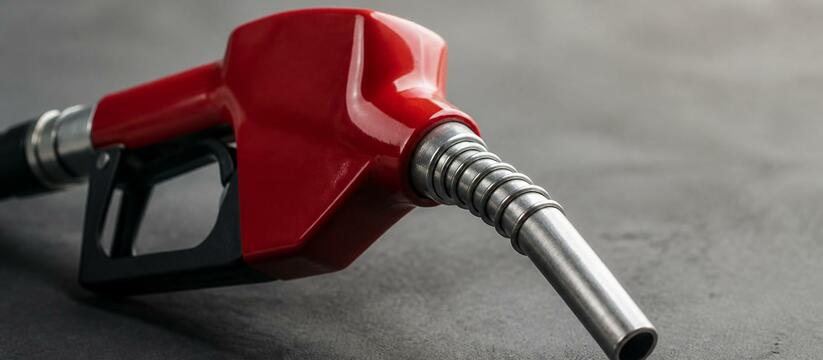 В четырех регионах России вводят продажу бензин...