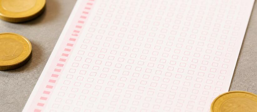 В Италии мусорщики отыскали выигрышный лотерейный билет на миллион евро Итальянка выбросила лотерейный билет с выигрыше...