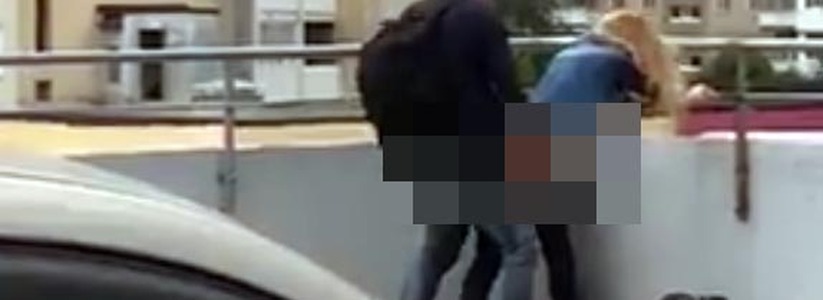 Погуляли на славу: пьяные россияне занялись сексом прямо на улице