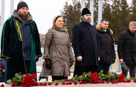 В Альметьевске прошла церемония возложения цвет...