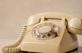 Россияне стали чаще звонить и писать SMS на фон...