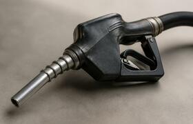 ФАС выдала предупреждения 10 операторам АЗС из-...