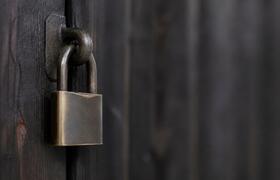В Казани опечатали бар «Пять зеленых бутылок» н...